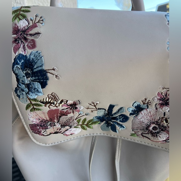 Backpack - Picture 4 of 4